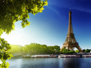 Eiffel-Tower-at-Sunrise